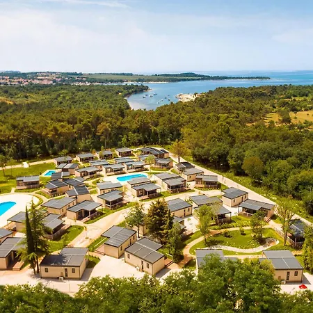 Lovely Stacaravan In Vabriga Kemping Poreč