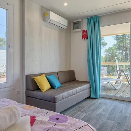 Kemping Lovely Stacaravan In Vabriga 5*