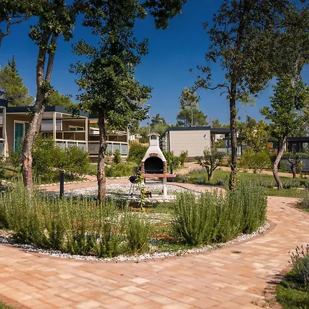 Lovely Stacaravan In Vabriga مكان تخييم بوريتش